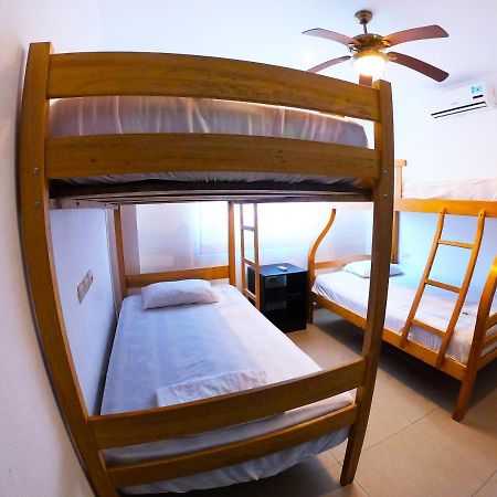 Kiwi Suites Hostel Montañita 外观 照片