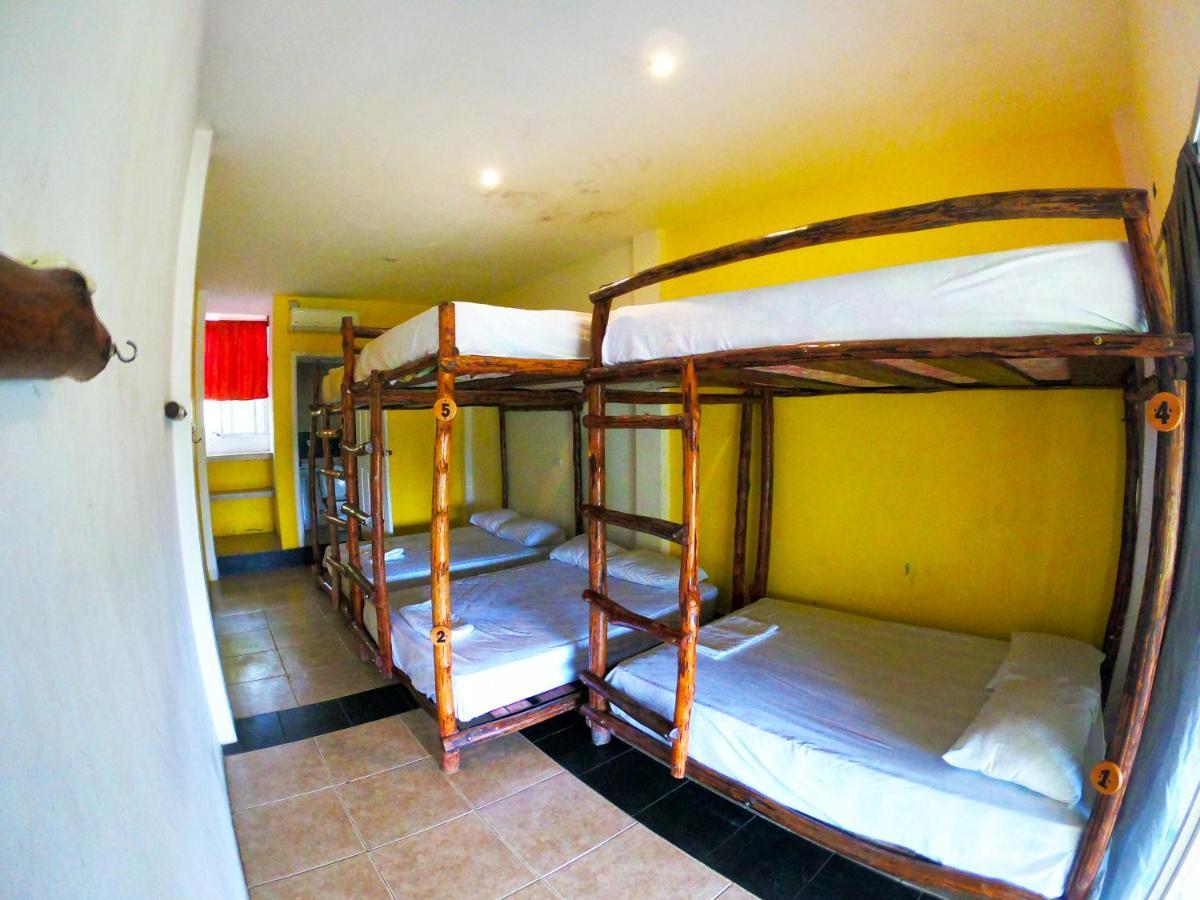 Kiwi Suites Hostel Montañita 外观 照片