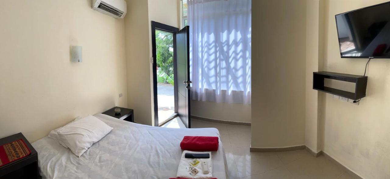 Kiwi Suites Hostel Montañita 外观 照片