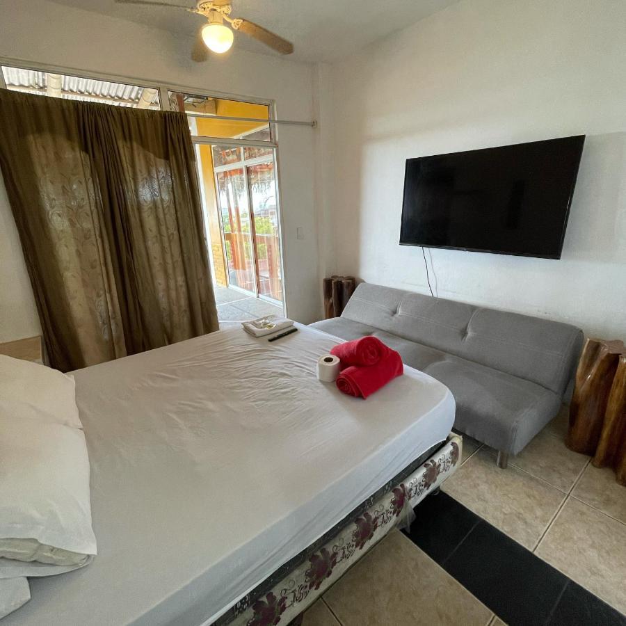 Kiwi Suites Hostel Montañita 外观 照片
