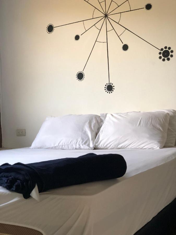 Kiwi Suites Hostel Montañita 外观 照片