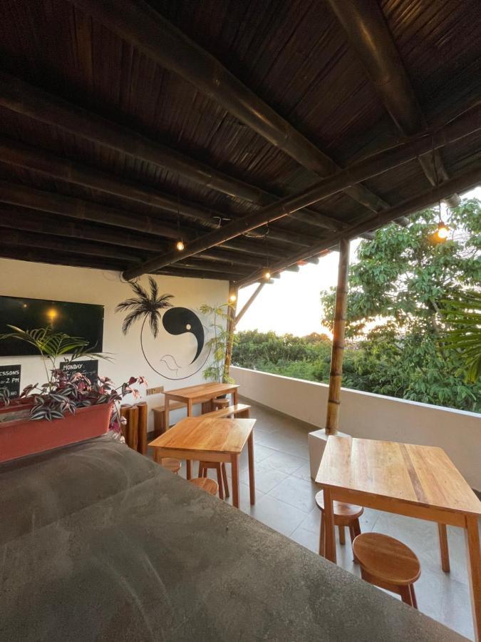 Kiwi Suites Hostel Montañita 外观 照片