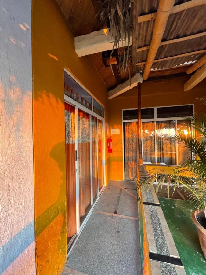 Kiwi Suites Hostel Montañita 外观 照片